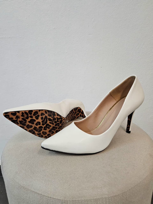 Scarpin Clássico Branco - Larga Roupas